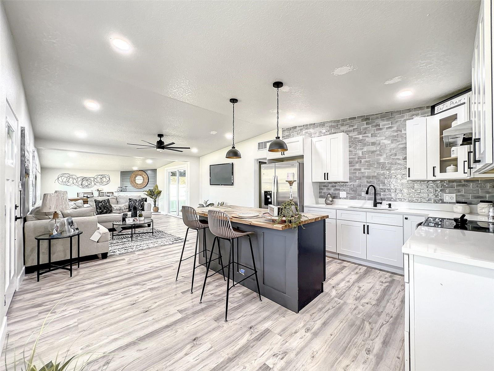 RIVERSIDE ACRES FOURTH ADD - Residential