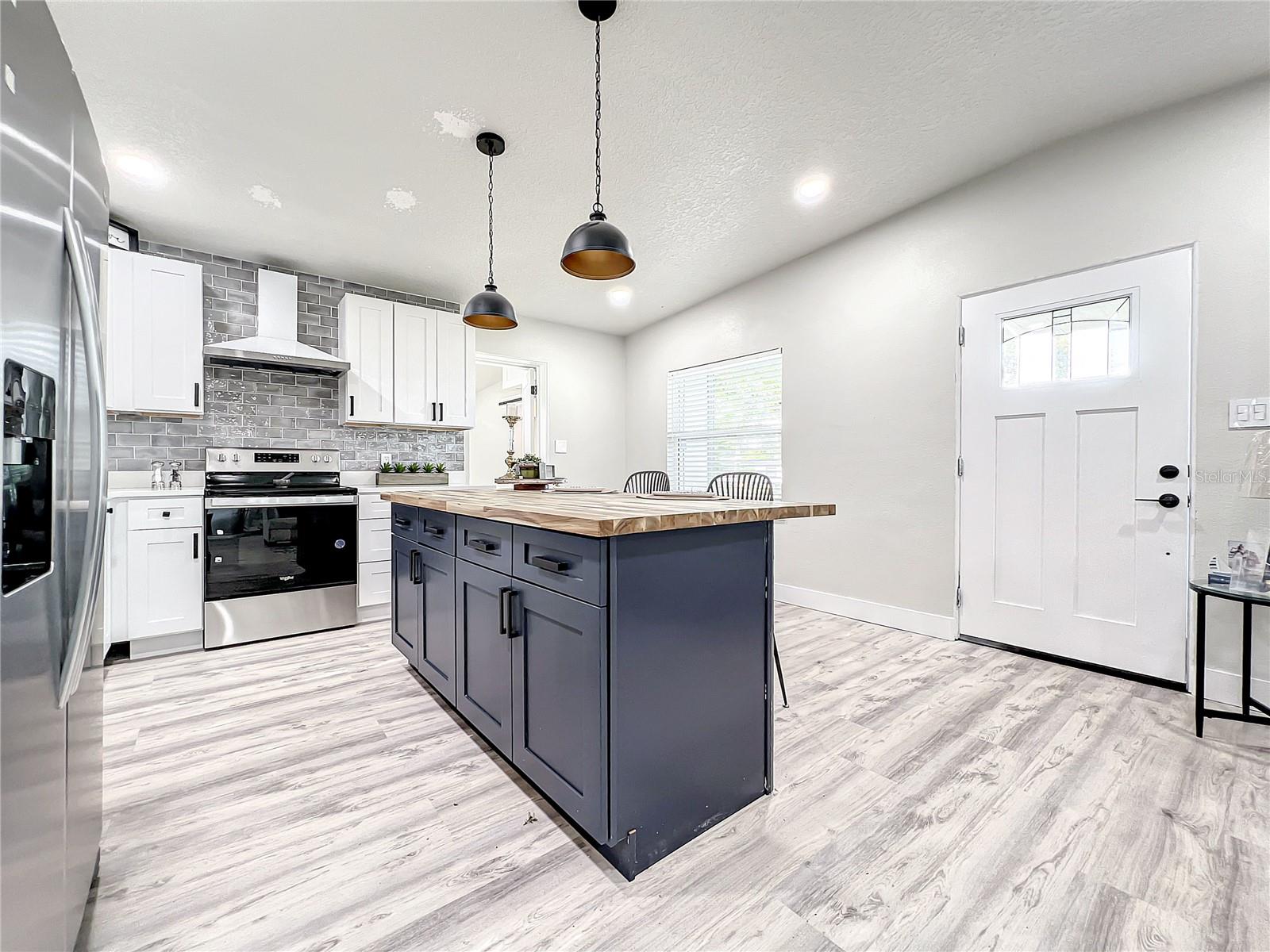 RIVERSIDE ACRES FOURTH ADD - Residential