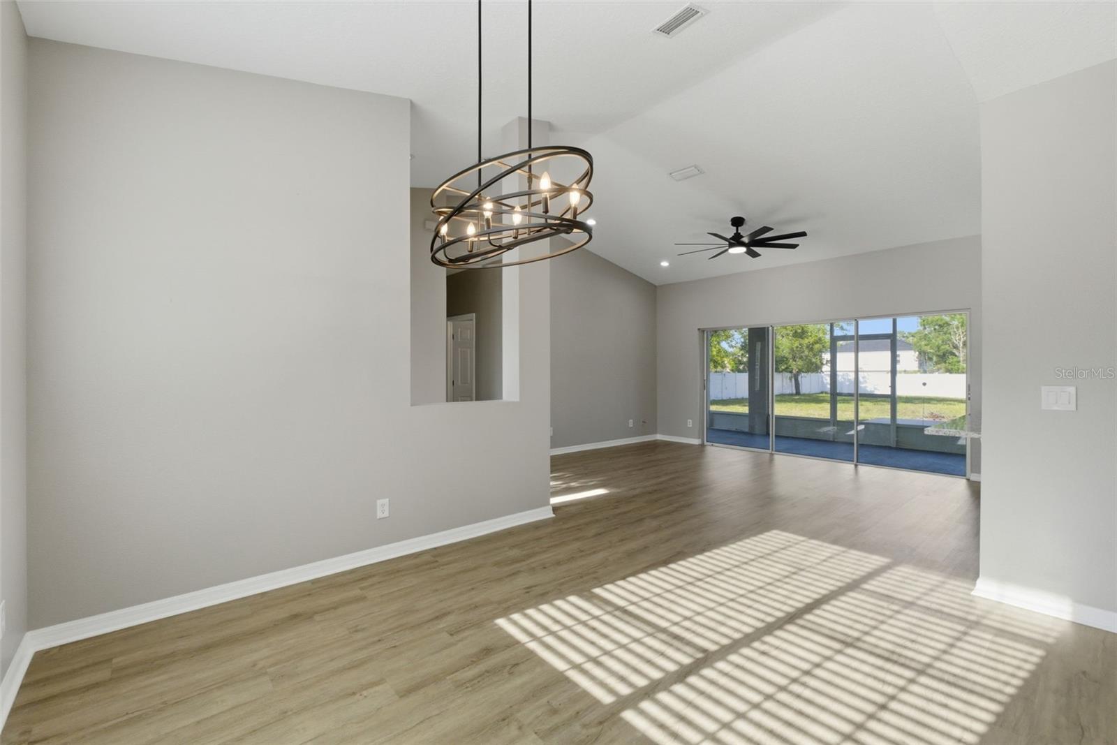 ROYAL HIGHLANDS - Residential