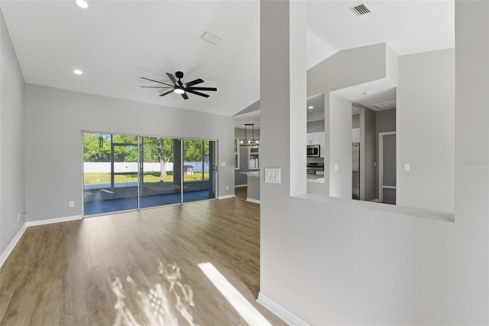 ROYAL HIGHLANDS - Residential