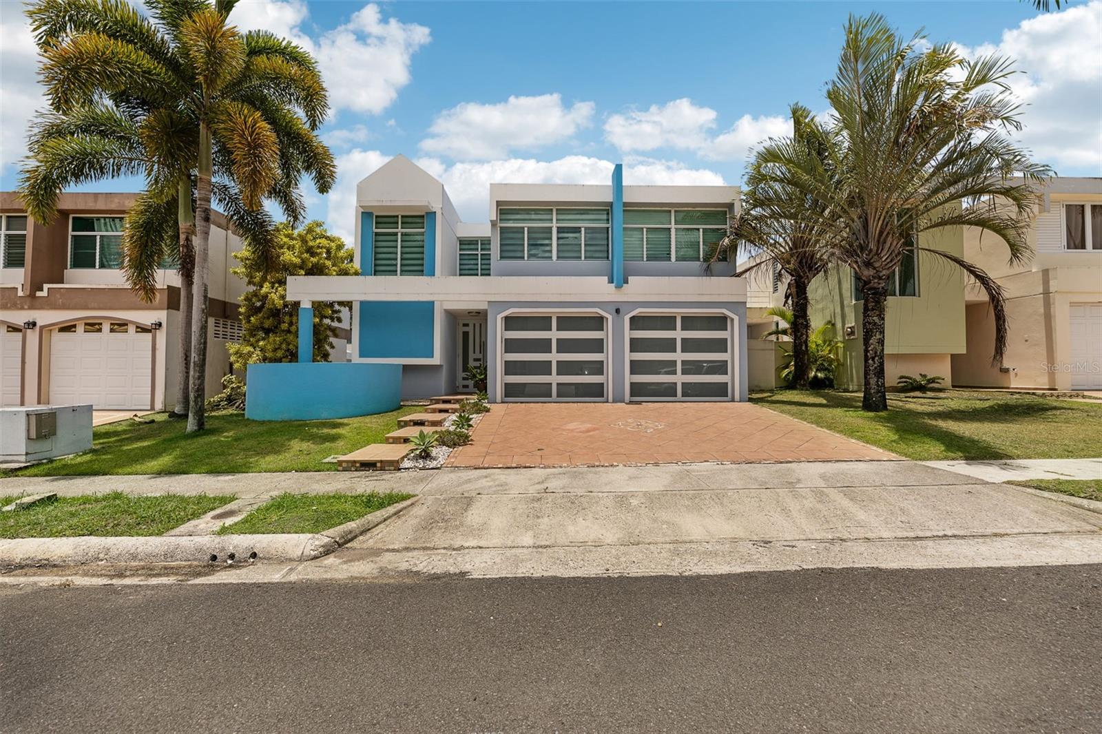 Discover the perfect blend of space concept and comfort in this beautifully designed 2-story home sitting on an expansive 362.50 m² lot with 2,200 sq. ft. of living space. This well-maintained property features 3 spacious bedrooms and 2.5 bathrooms, offering plenty of room for families or those who love to entertain. Enjoy open living areas, natural light throughout, and a layout that provides both privacy and flow. Ideal for creating your dream lifestyle, both indoors and out. A fantastic opportunity to own a move-in-ready home. Schedule your private showing today!