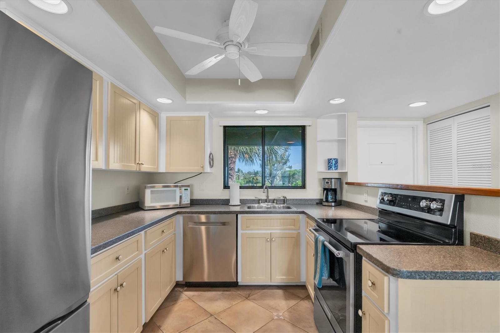 WESTBAY POINT & MOORINGS II - Residential