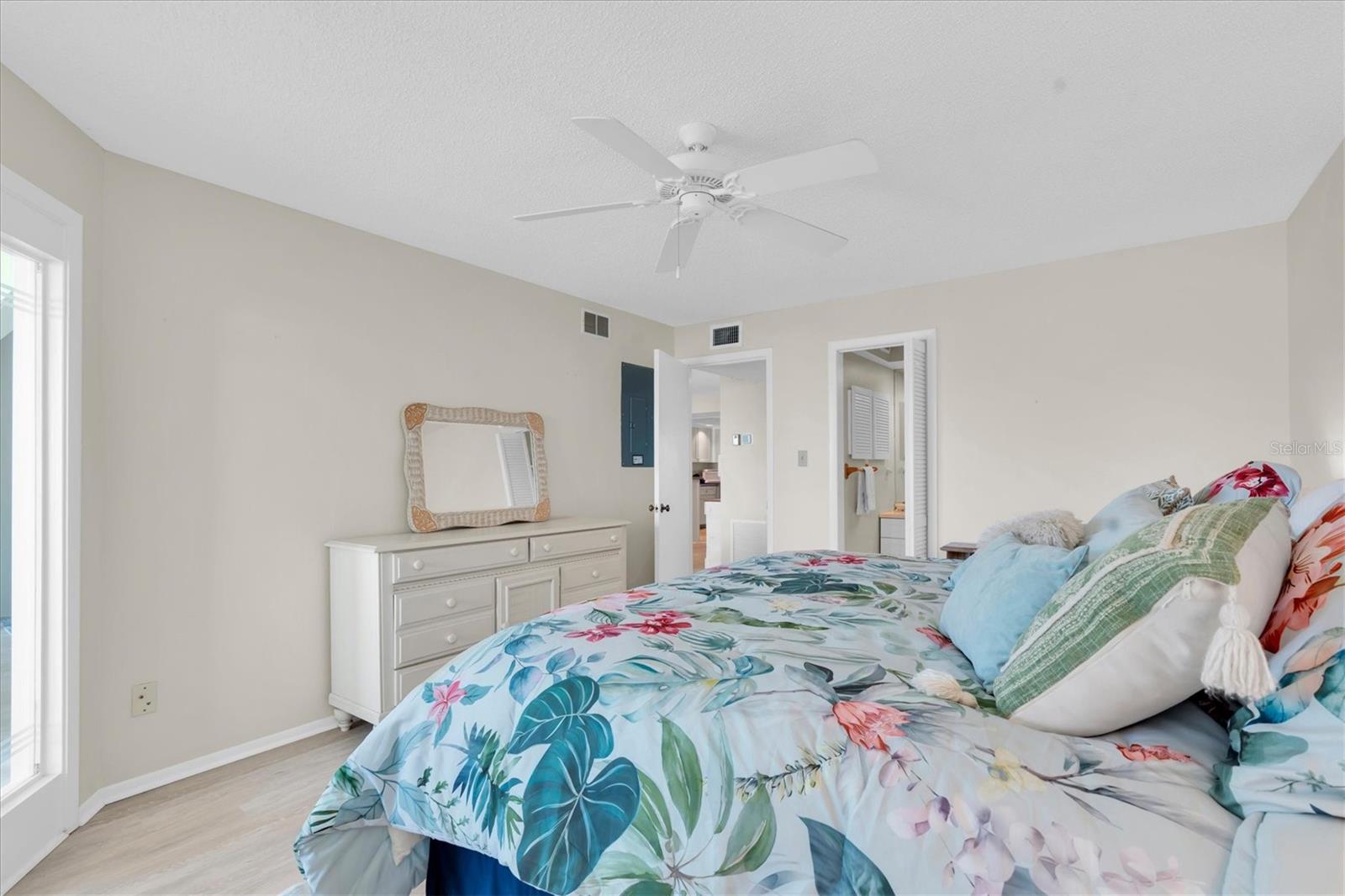 WESTBAY POINT & MOORINGS II - Residential