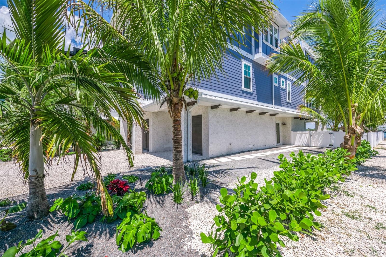 201 BAY DRIVE N