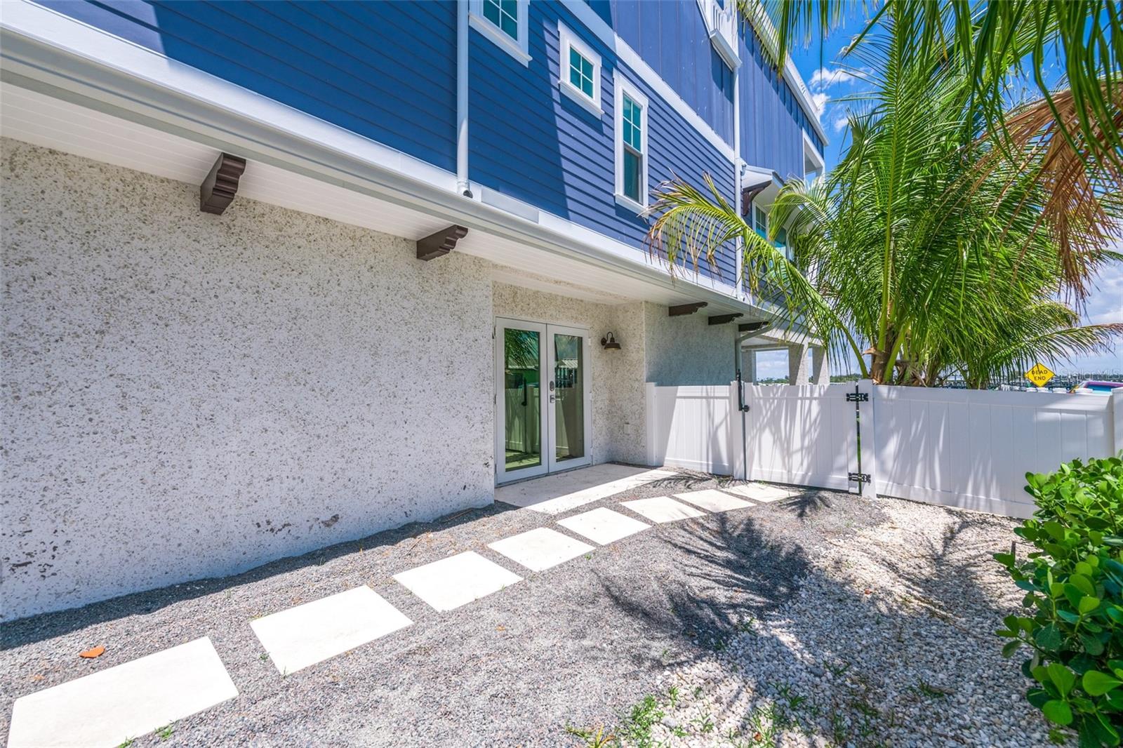 201 BAY DRIVE N