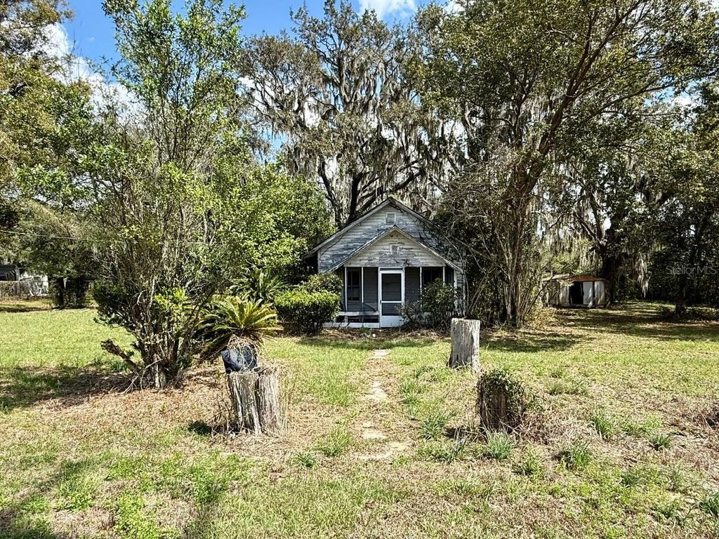 Photo of 10010 Fort King Road, Dade City, FL 33525 (MLS # W7883876)