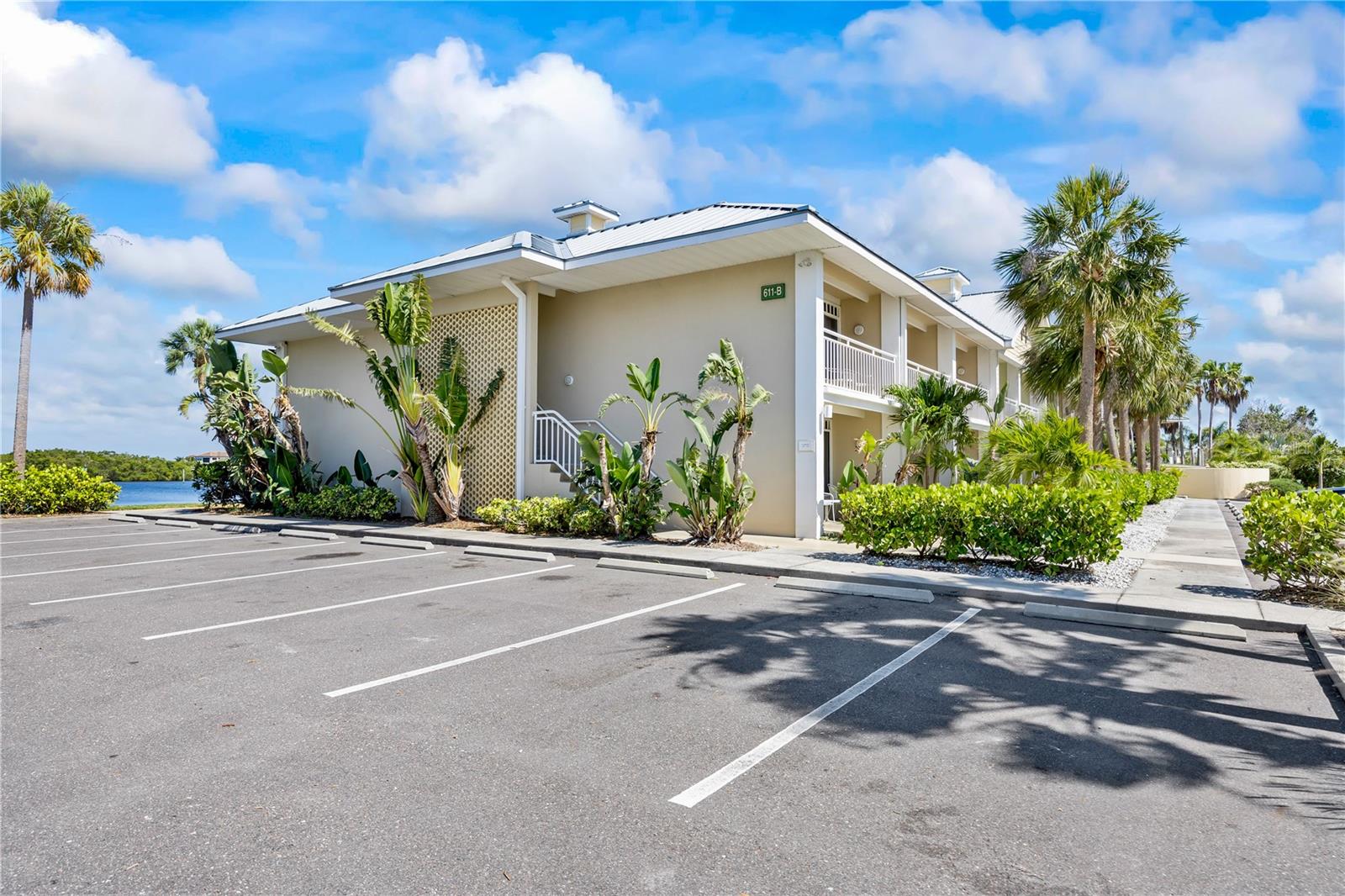 ISLAND RESORT AT MARINERS CLUB - Residential