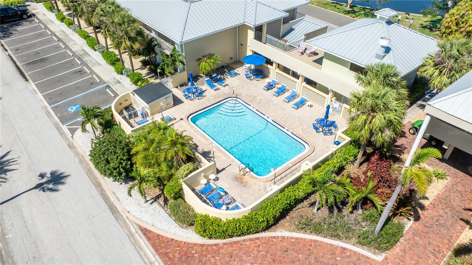 ISLAND RESORT AT MARINERS CLUB - Residential