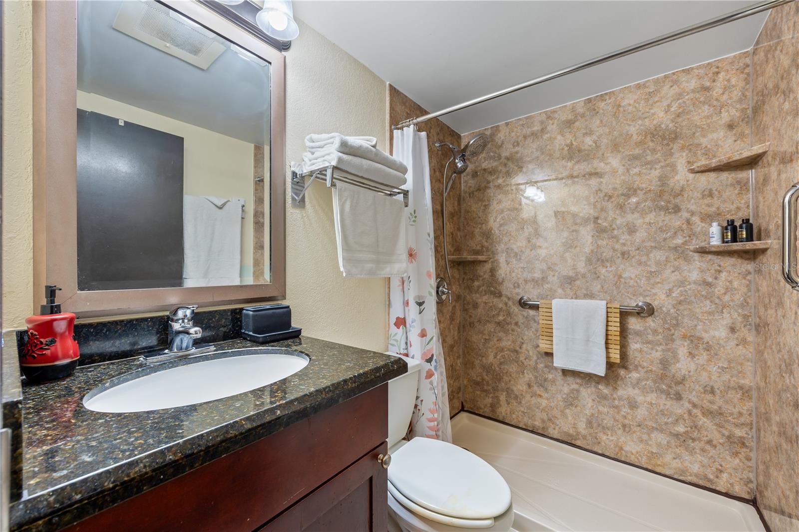 ISLAND RESORT AT MARINERS CLUB - Residential