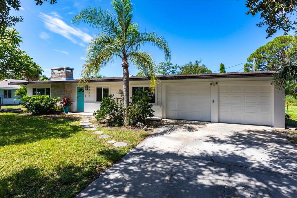 Photo of 6222 Brentwood Avenue, Sarasota, FL 34231 (MLS # A4661397)