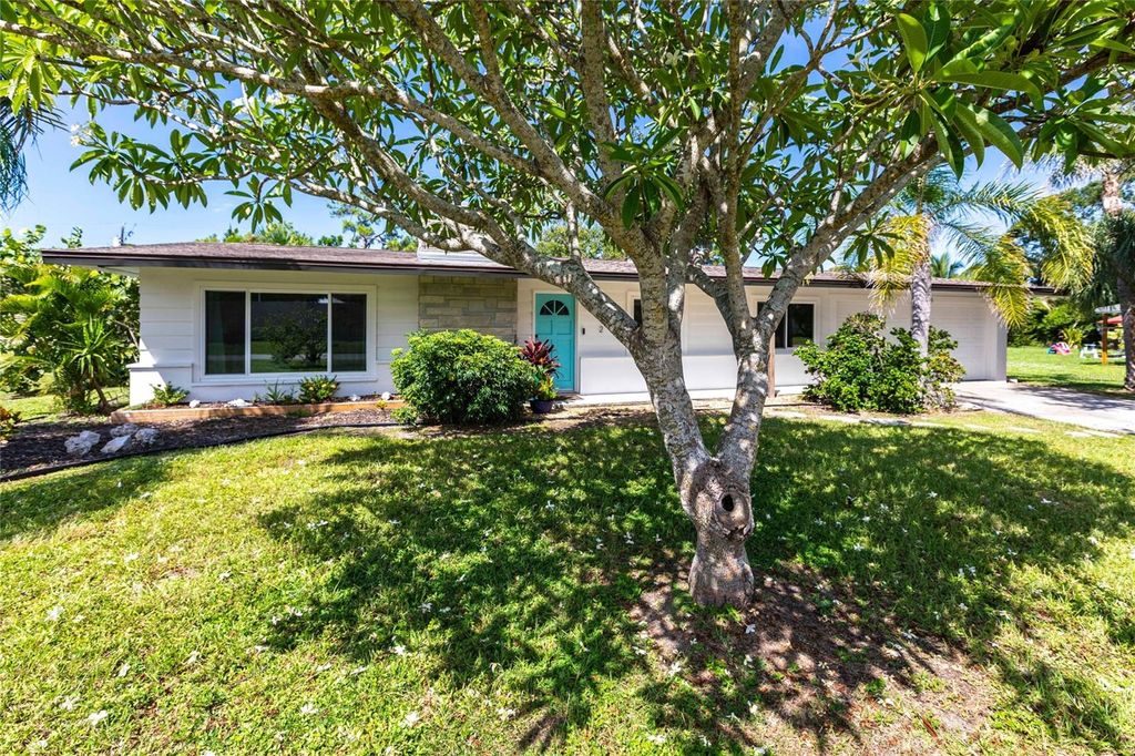 Photo of 6222 Brentwood Avenue, Sarasota, FL 34231 (MLS # A4661397)