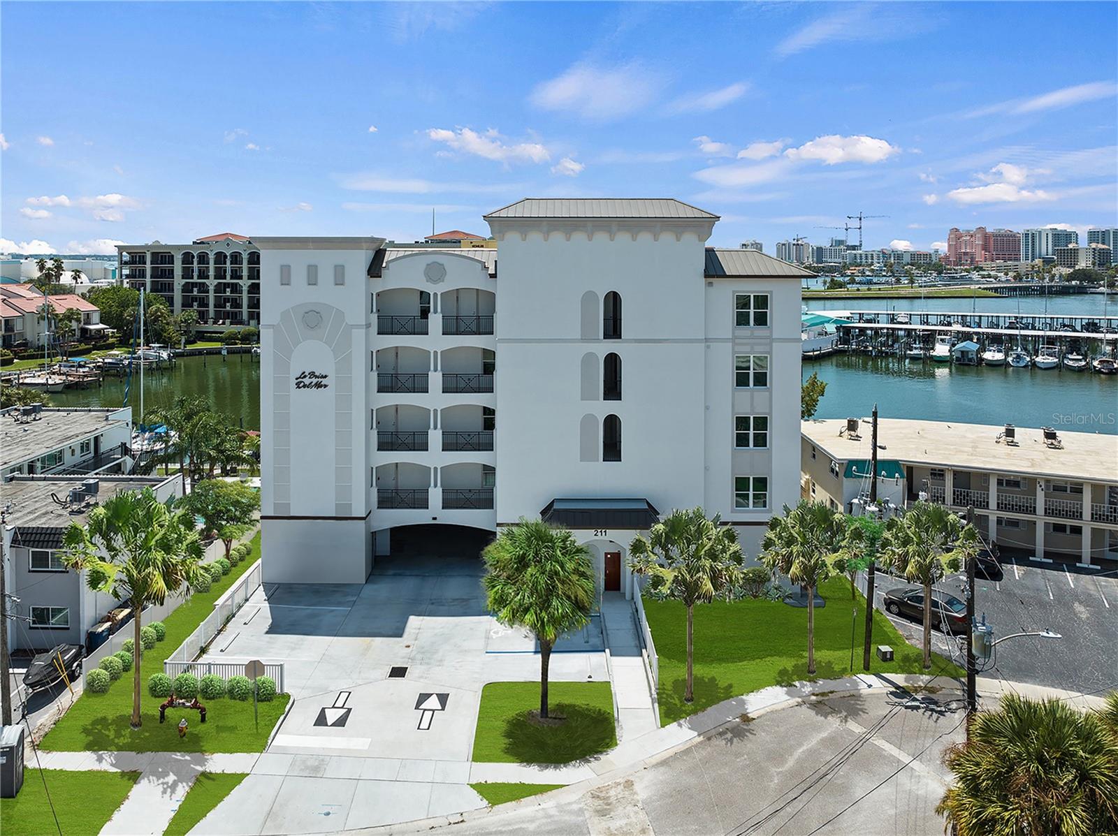 211 DOLPHIN POINT 201