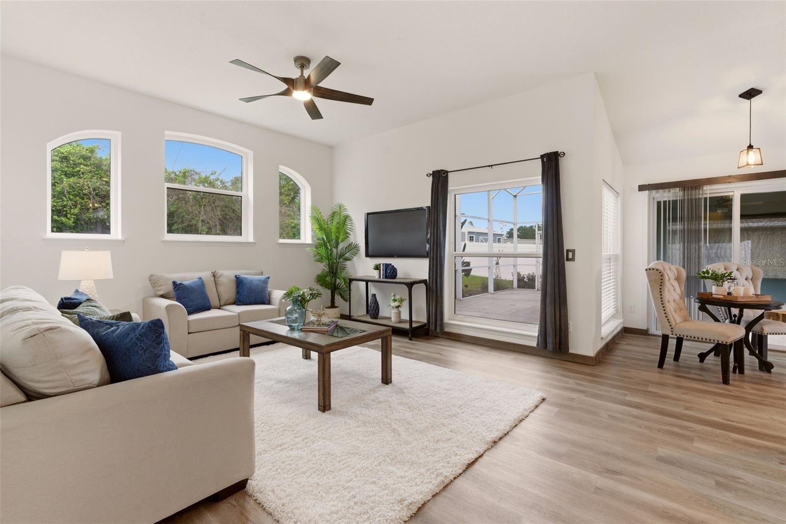 PINE TRACE UNIT 01 - Residential