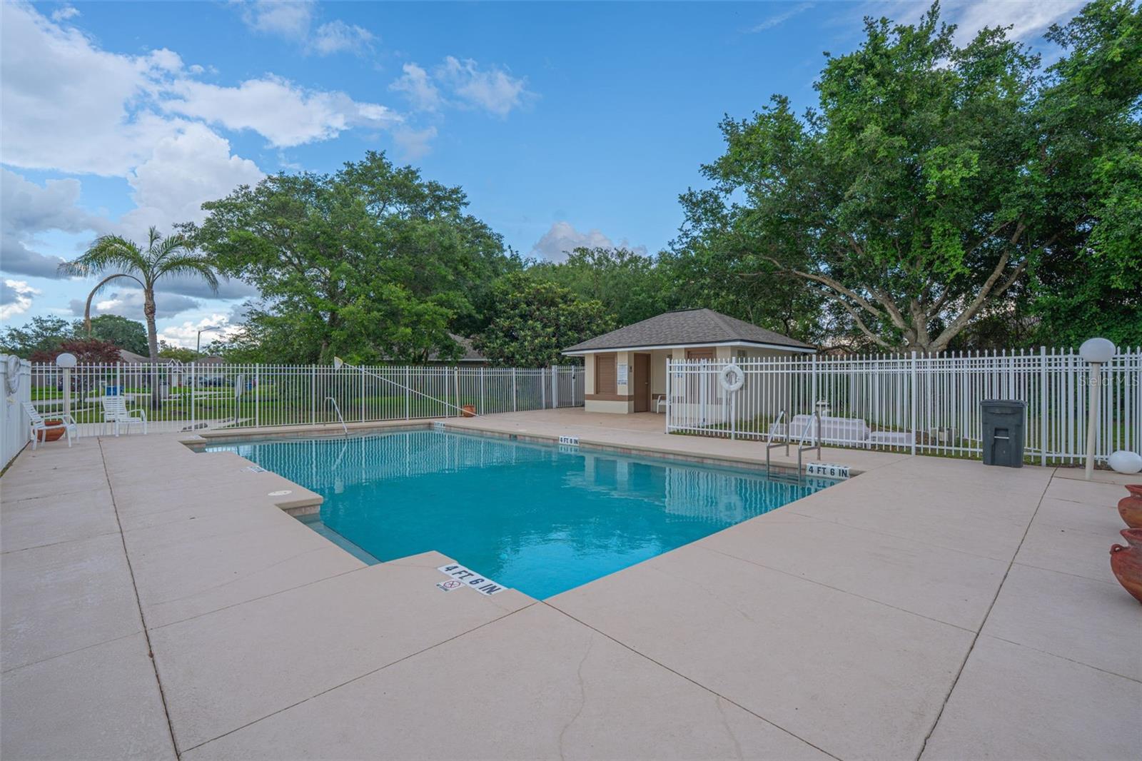 PINE TRACE UNIT 01 - Residential