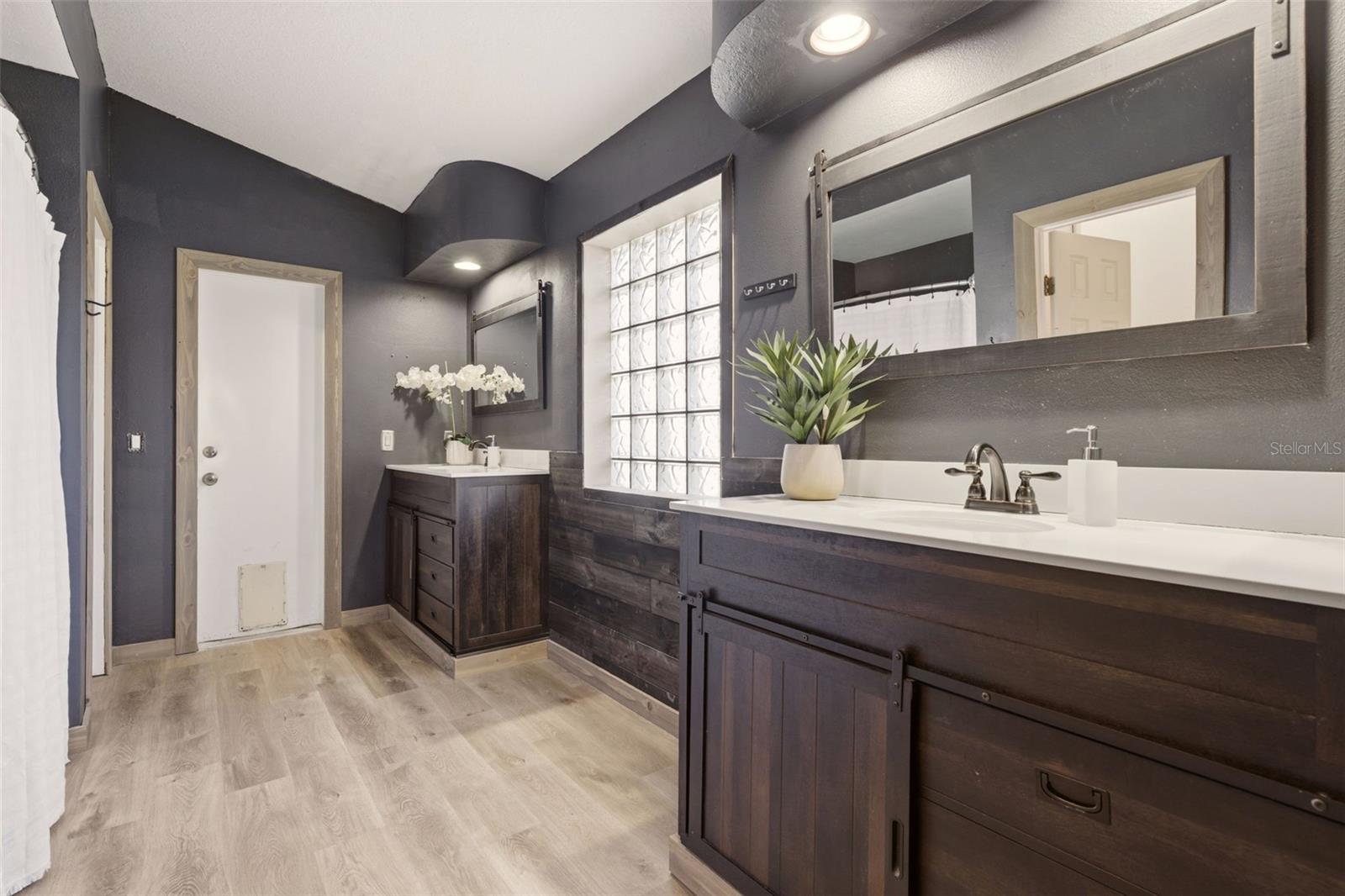 PINE TRACE UNIT 01 - Residential