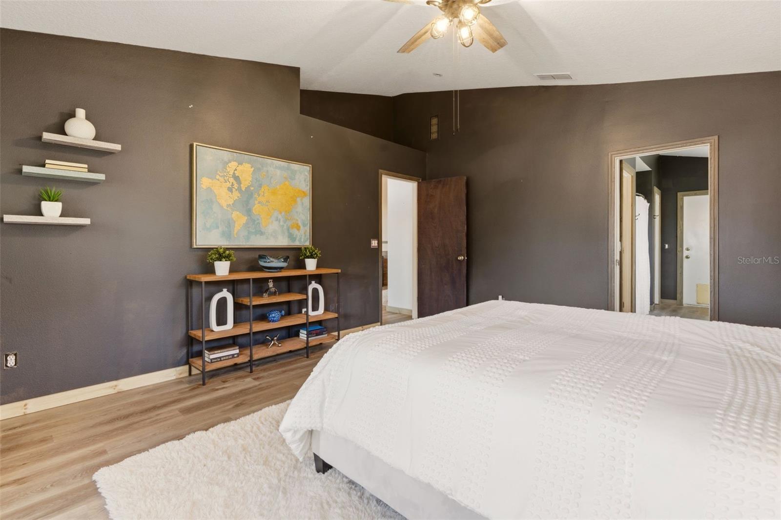PINE TRACE UNIT 01 - Residential