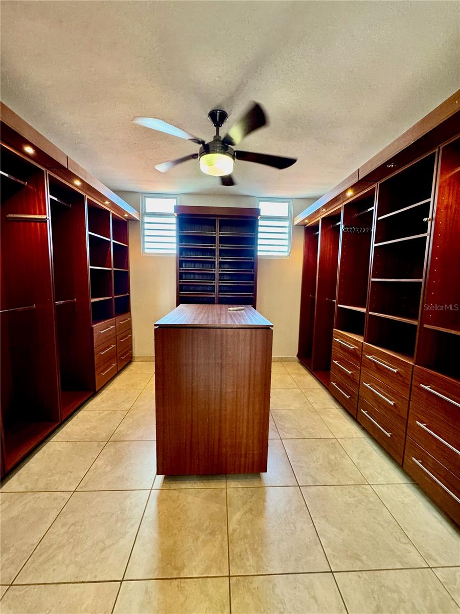 PASEO LOS CORALES II - Residential