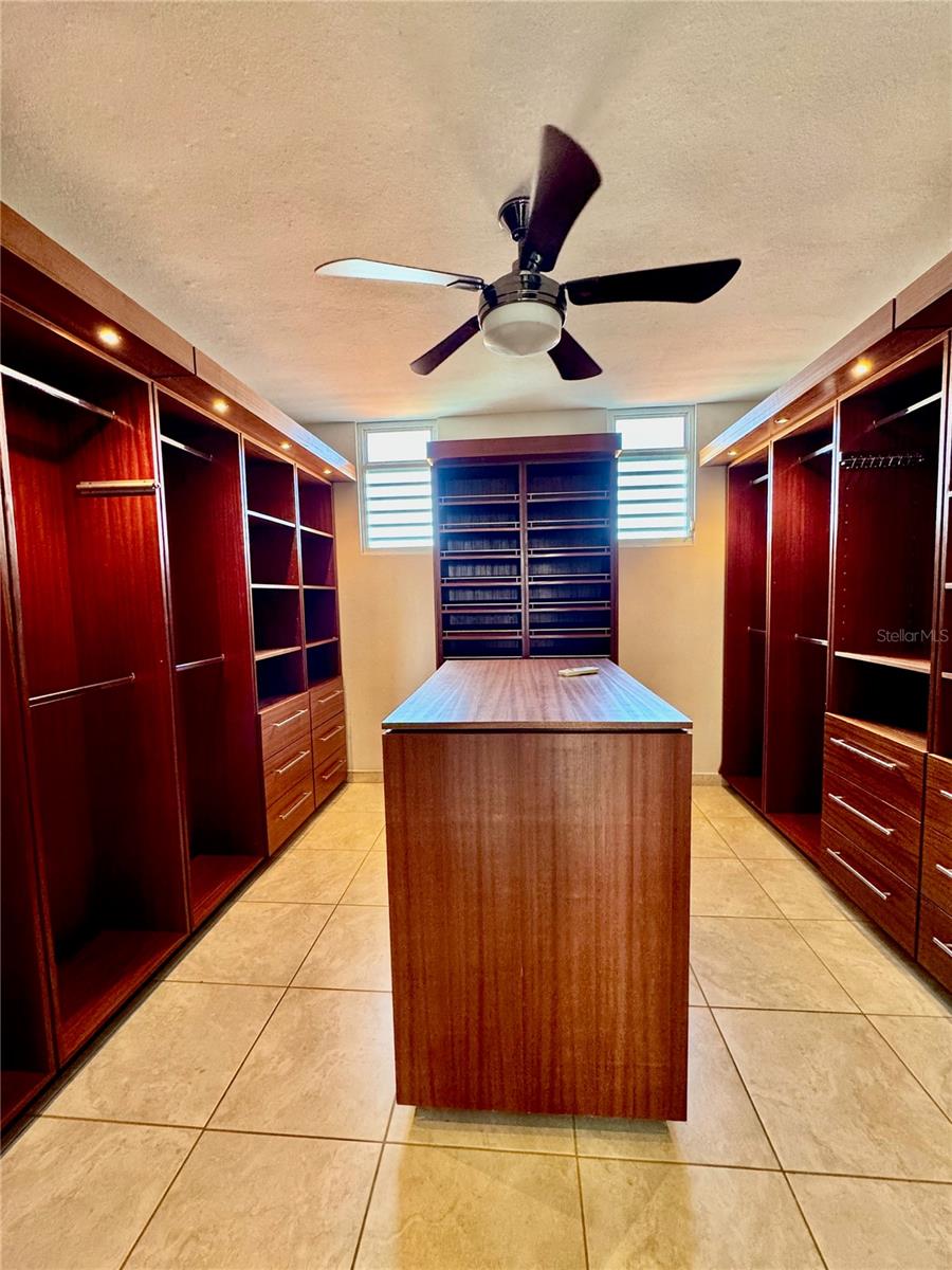 PASEO LOS CORALES II - Residential