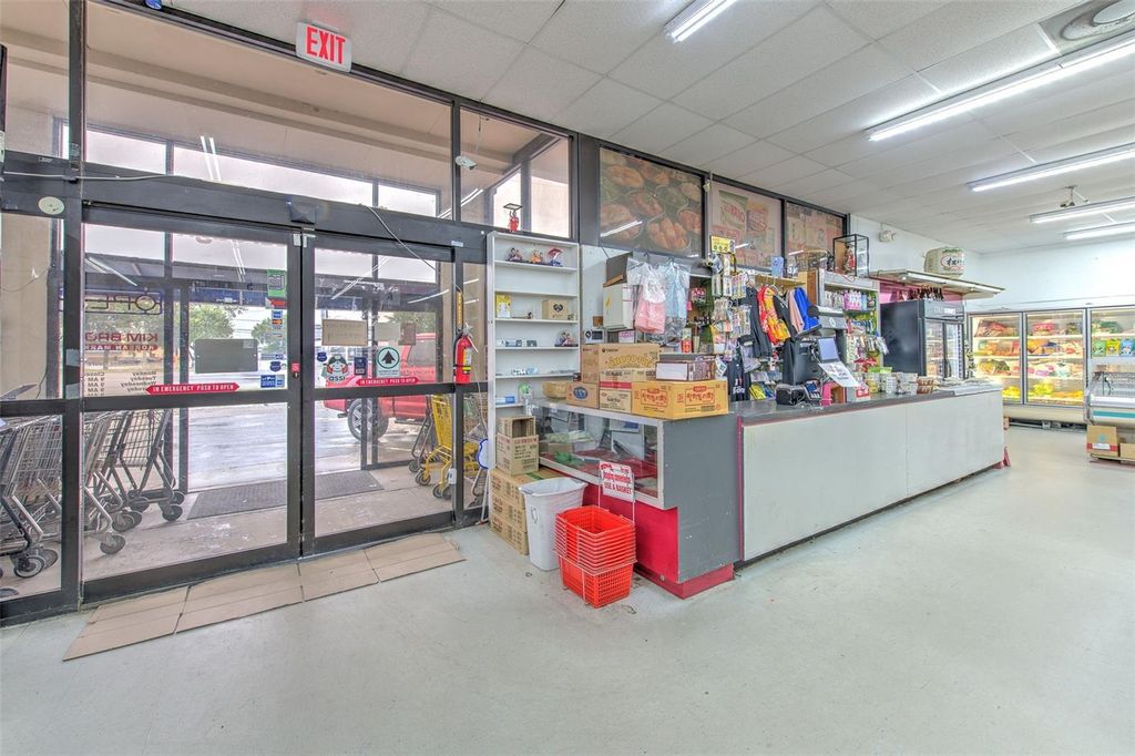 Photo of 4021 W Hillsborough Avenue, Tampa, FL 33614 (MLS # TB8325971)