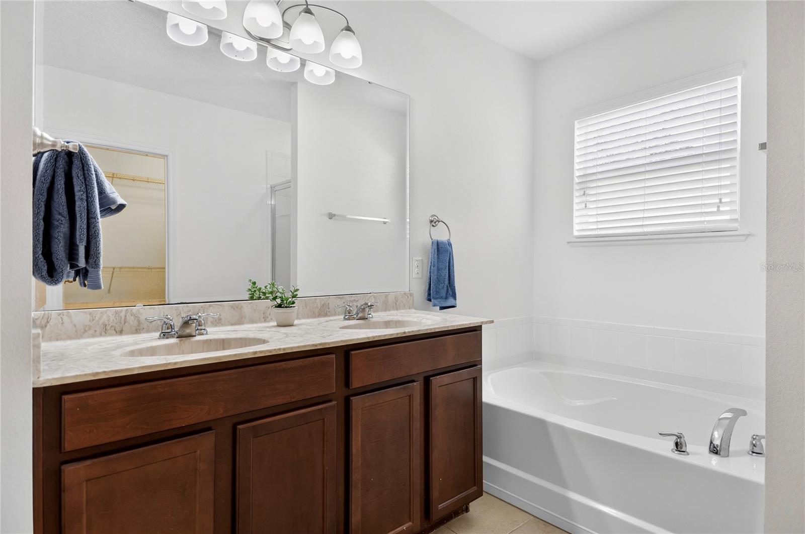 GROVELAND EAGLE POINTE PH 01 - Residential