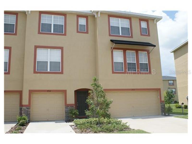 BEAUTIFUL 4 BEDROOM 4 BATHROOM 1 CAR GARAGE TOWNHOME IN THE PRIME BRANDON GATED COMMUNITY OF LAKES BRANDON TOWNHOMES. FEATURES A LARGE OPEN FLOOR PLAN, TILE, CARPET AND WOOD THROUGH OUT, ALL BEDROOMS HAVE ON SUITE BATHROOMS, GREAT LOCATION CLOSE TO BRANDON MALL, RESTAURANTS, SCHOOLS, AND WITH EASY ACCESS TO DOWNTOWN TAMPA. MUST SEE!