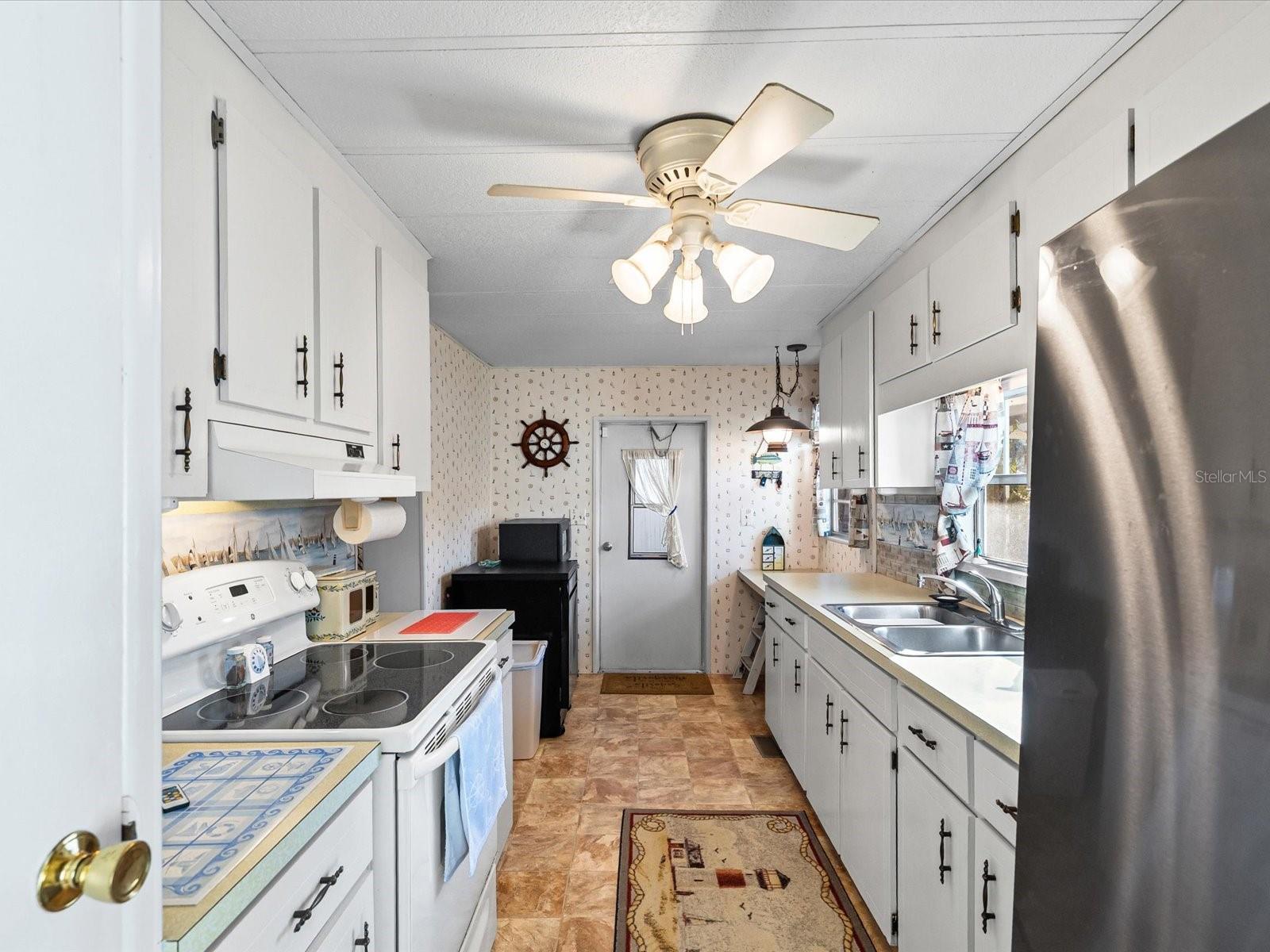 WEEKI WACHEE RIVER ESTATE - Residential