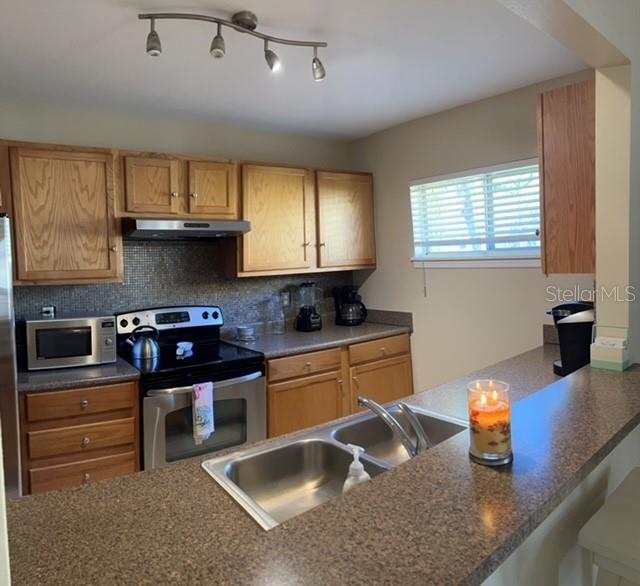 VISTAS ON BENEVA - Residential Lease