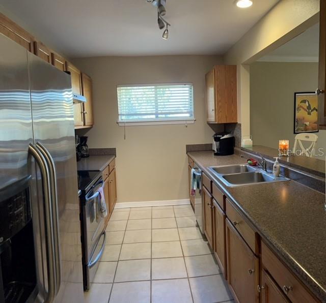 VISTAS ON BENEVA - Residential Lease