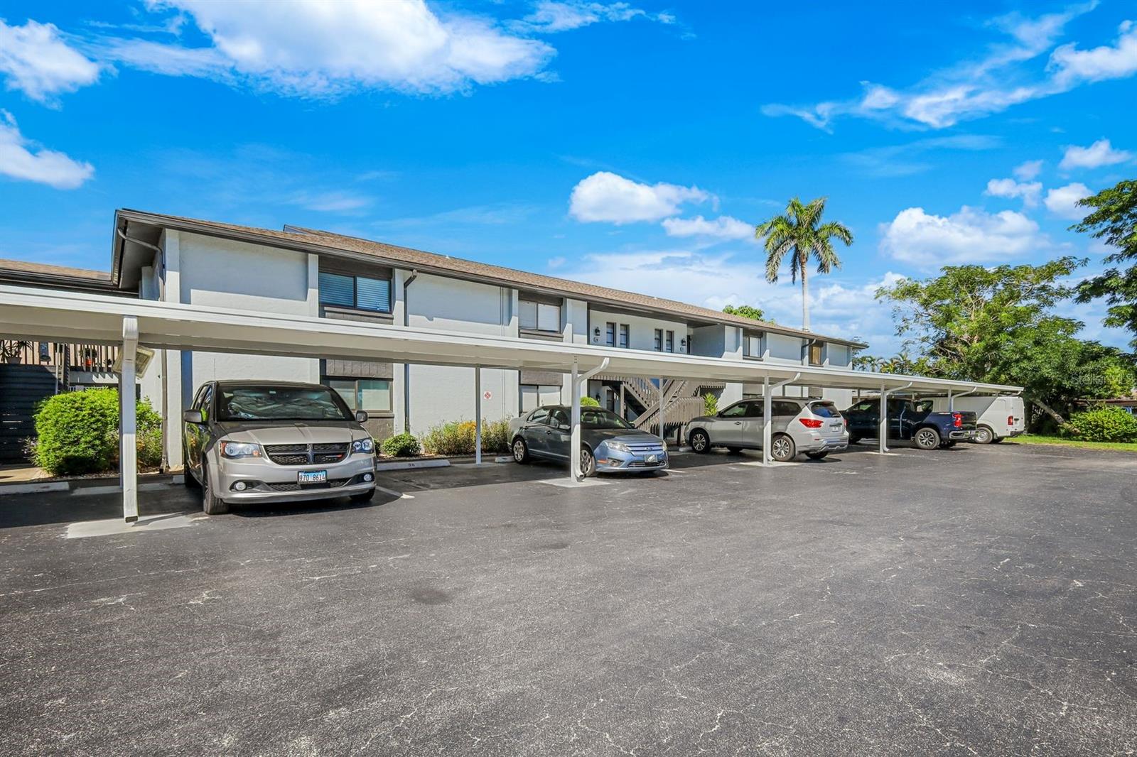 LE GRAND MARQUIS CONDO - Residential