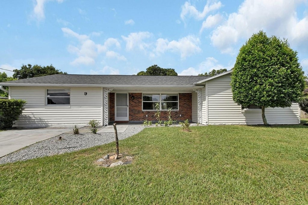 Photo of 9 Larkspur Lane, Debary, FL 32713 (MLS # V4950450)