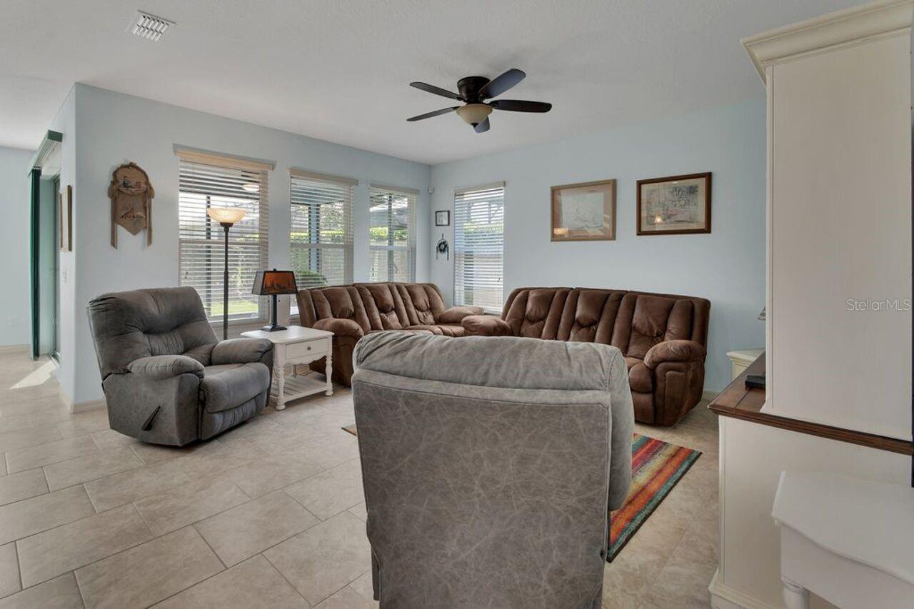 217 W CHERRY PLACE