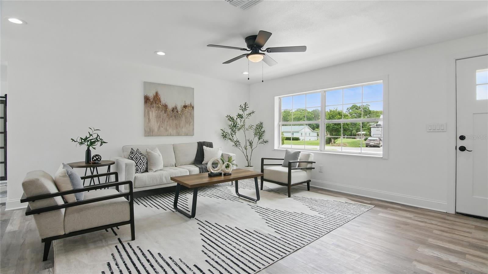 1518 LAKESIDE DRIVE