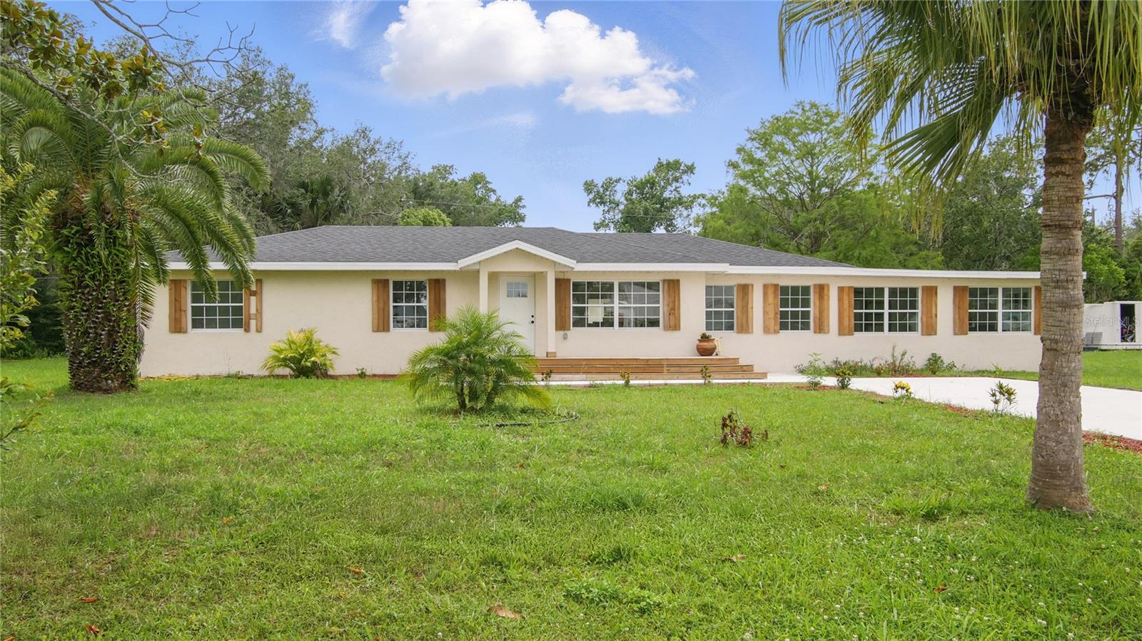 1518 LAKESIDE DRIVE