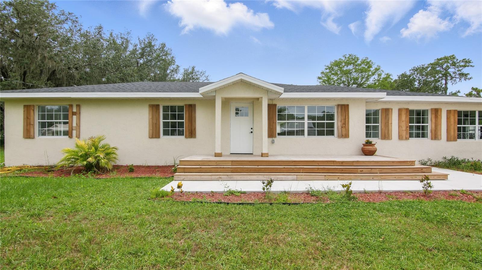 1518 LAKESIDE DRIVE