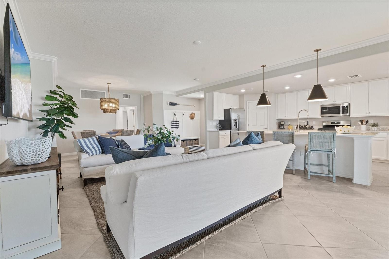 LAKEWOOD NATIONAL COACH HOMES III - Residential Lease