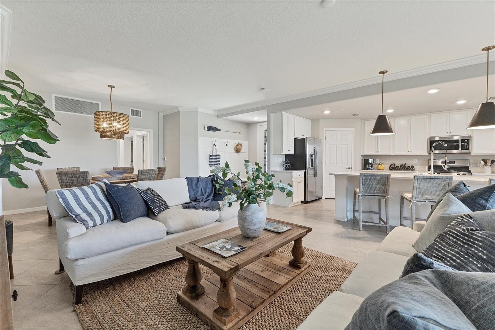 LAKEWOOD NATIONAL COACH HOMES III - Residential Lease
