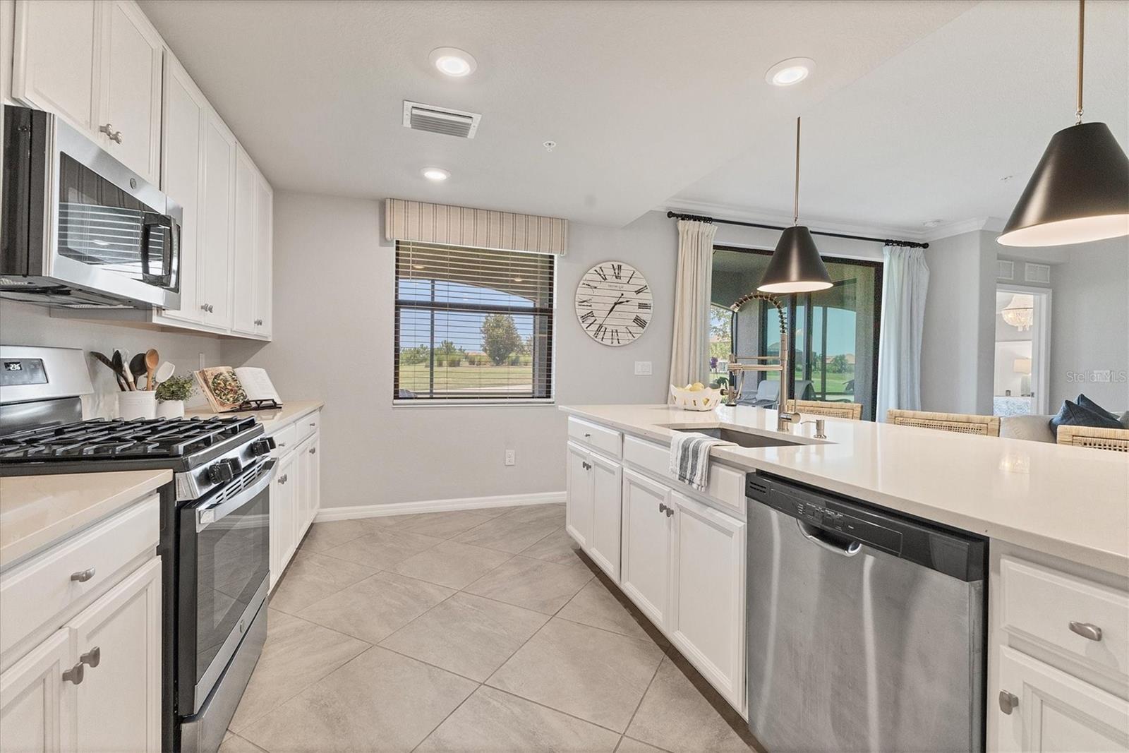 LAKEWOOD NATIONAL COACH HOMES III - Residential Lease