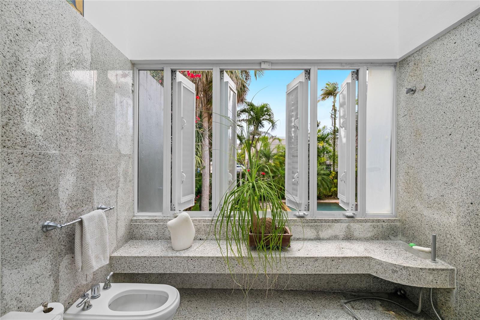 GARDEN HILLS ARCHITECTURAL CUSTOM BUILT RESIDENCE - Residential