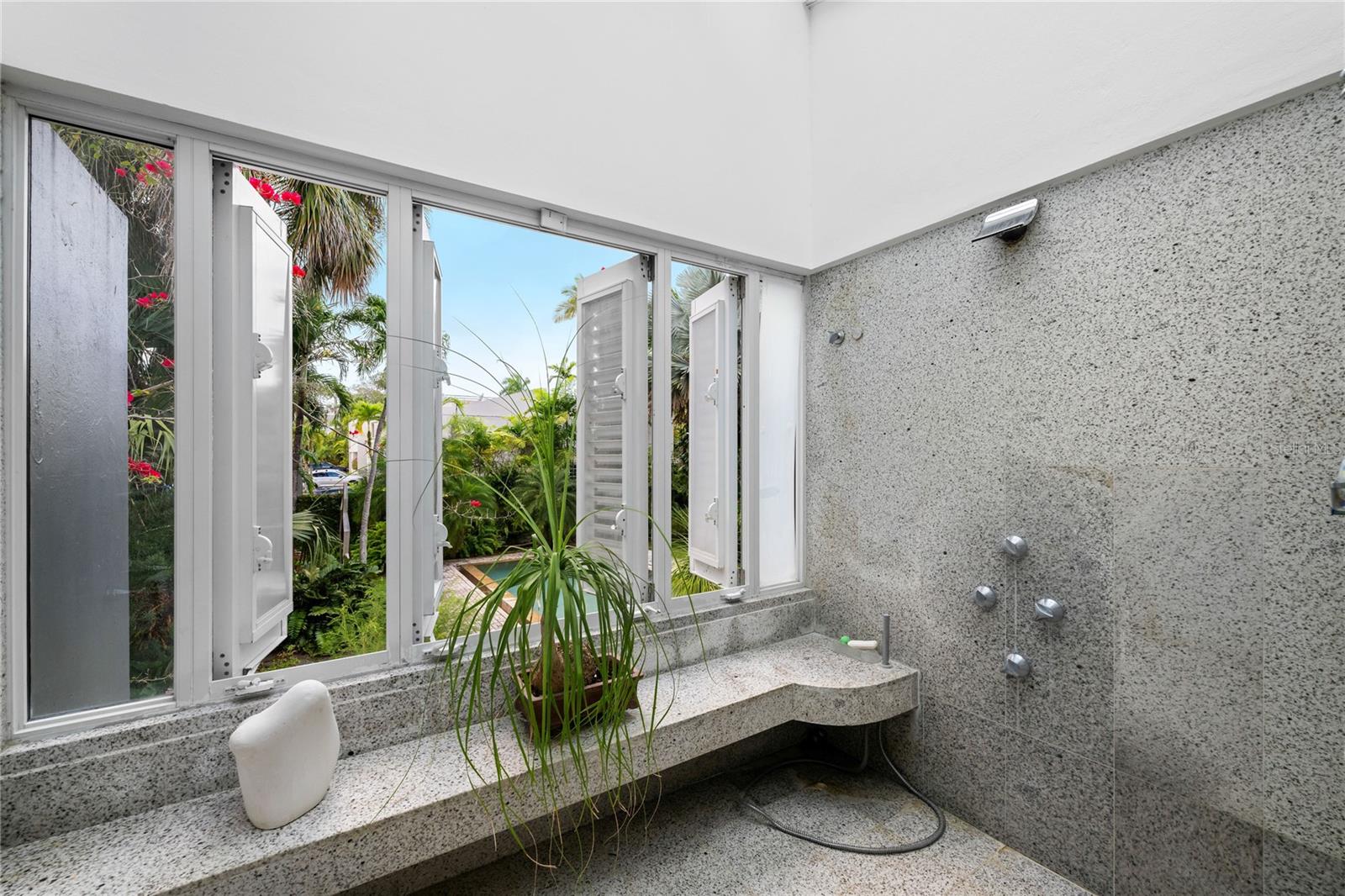 GARDEN HILLS ARCHITECTURAL CUSTOM BUILT RESIDENCE - Residential