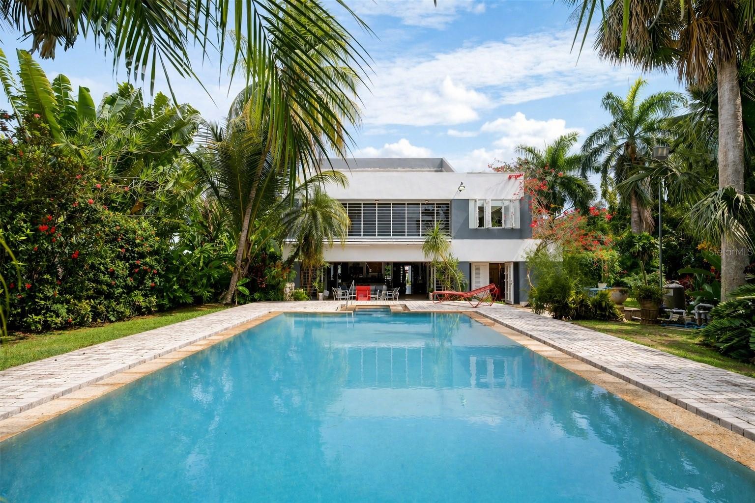 GARDEN HILLS ARCHITECTURAL CUSTOM BUILT RESIDENCE - Residential