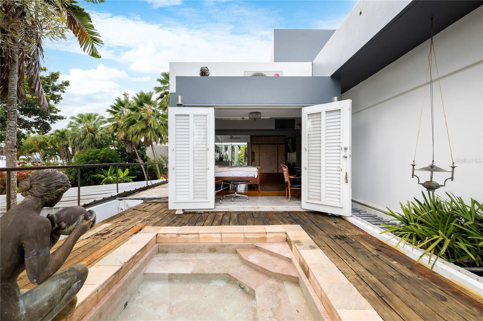 GARDEN HILLS ARCHITECTURAL CUSTOM BUILT RESIDENCE - Residential