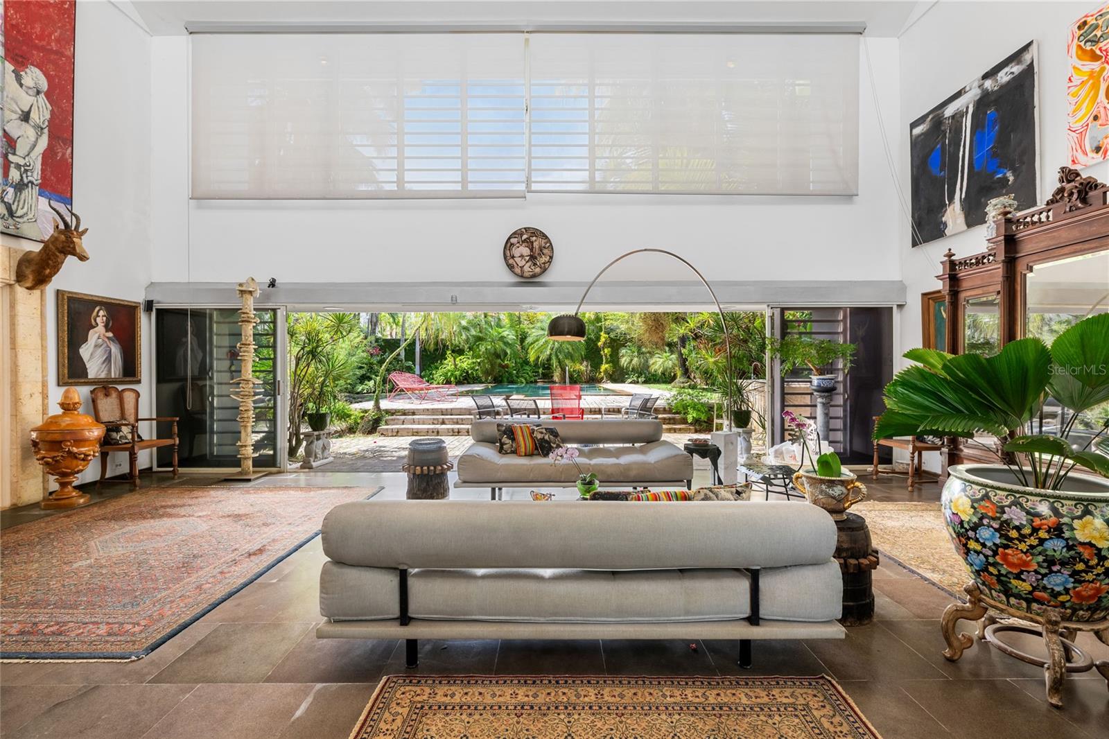 GARDEN HILLS ARCHITECTURAL CUSTOM BUILT RESIDENCE - Residential