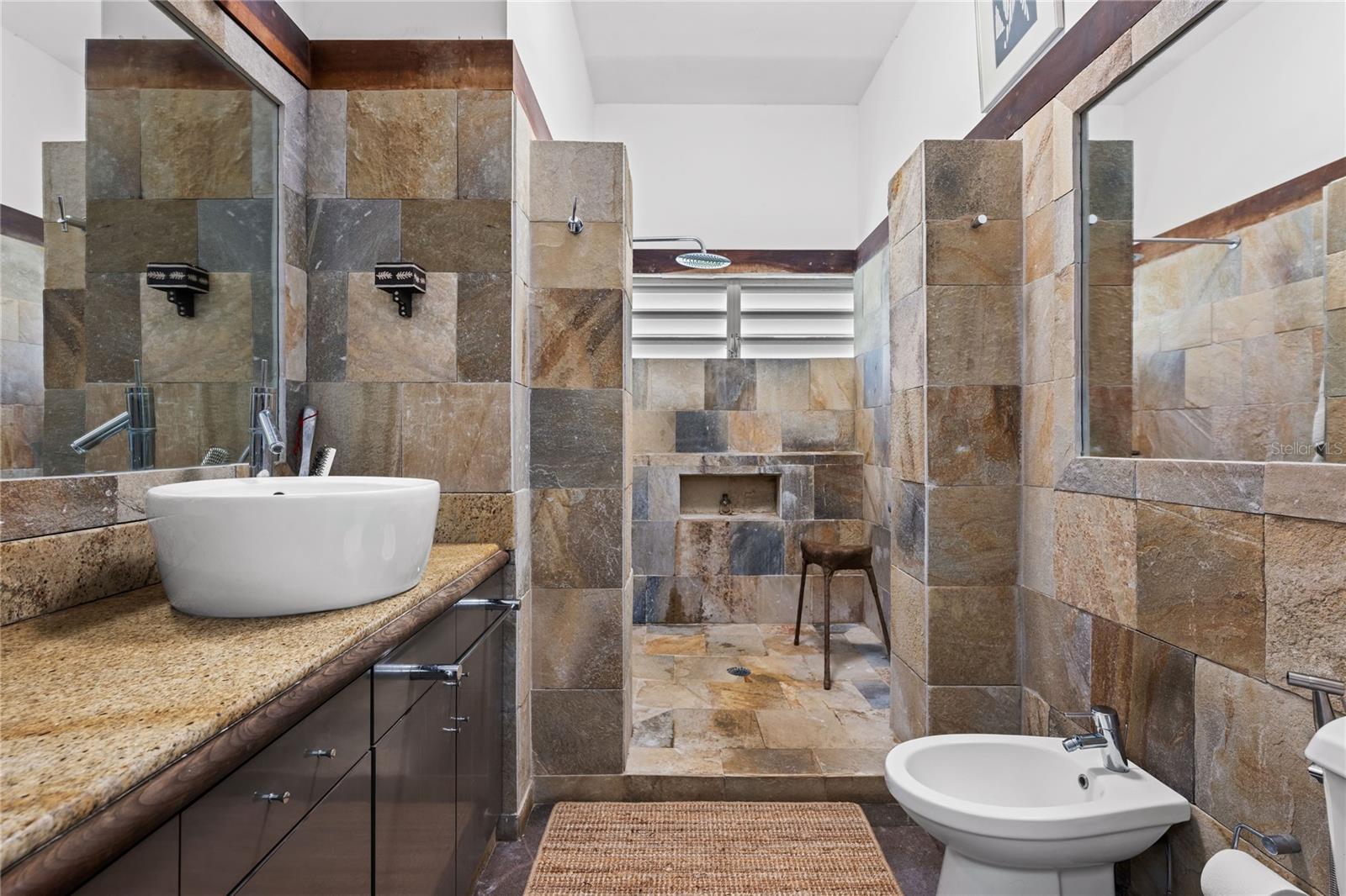 GARDEN HILLS ARCHITECTURAL CUSTOM BUILT RESIDENCE - Residential