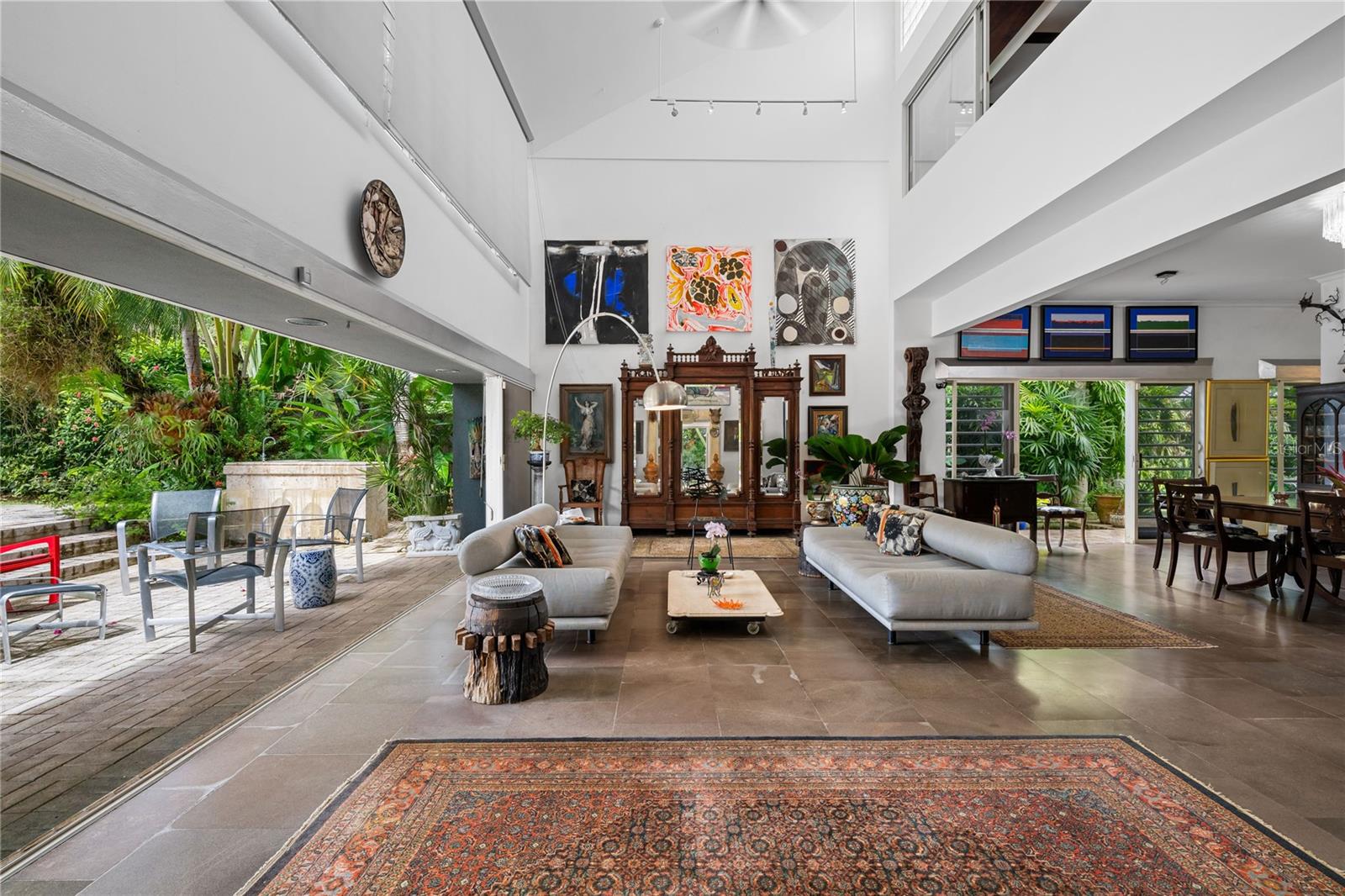 GARDEN HILLS ARCHITECTURAL CUSTOM BUILT RESIDENCE - Residential