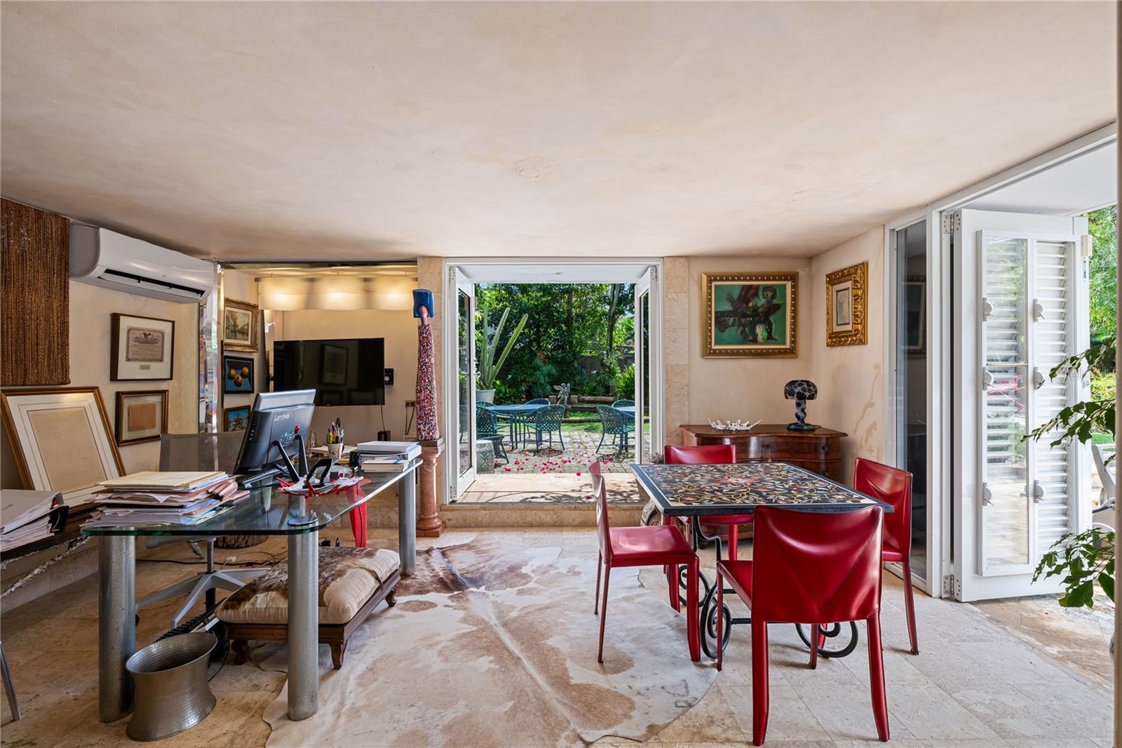 GARDEN HILLS ARCHITECTURAL CUSTOM BUILT RESIDENCE - Residential