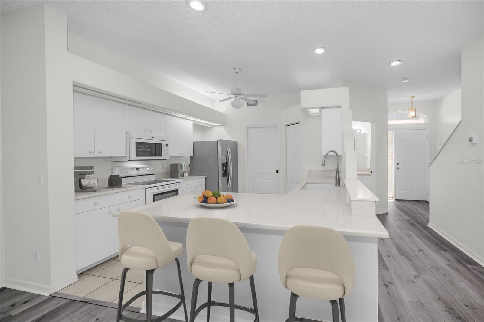 SUN KETCH TWNHMS AT CYPRESS LAKES - Residential