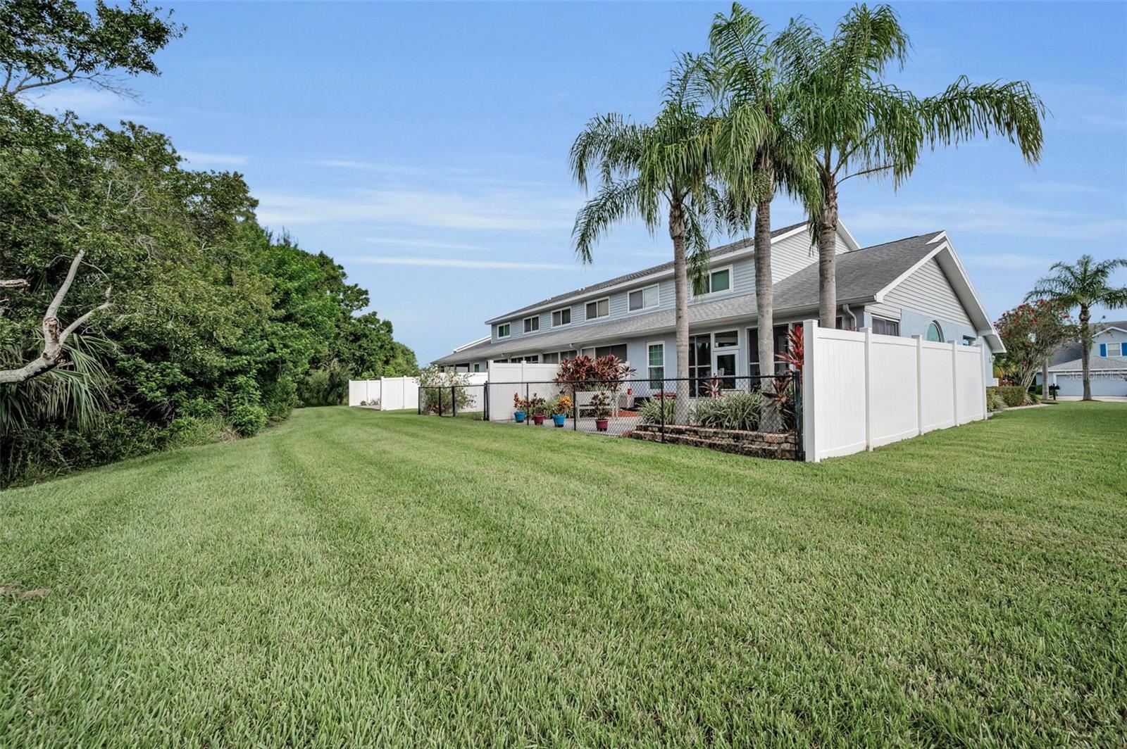 SUN KETCH TWNHMS AT CYPRESS LAKES - Residential