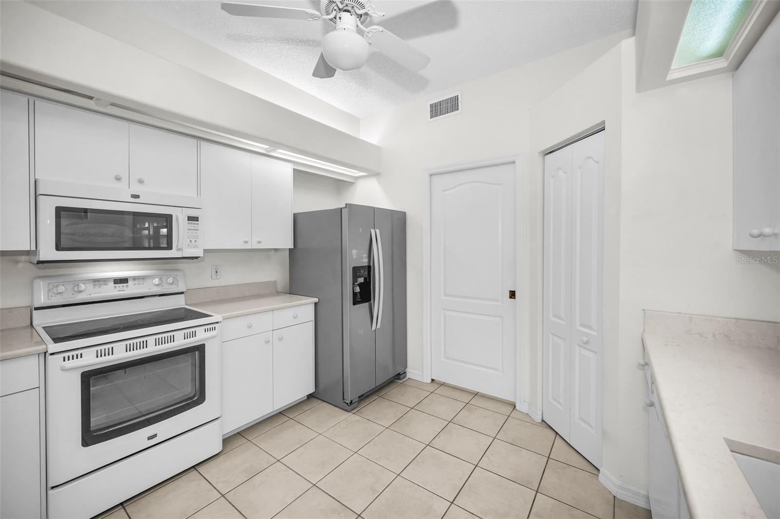 SUN KETCH TWNHMS AT CYPRESS LAKES - Residential