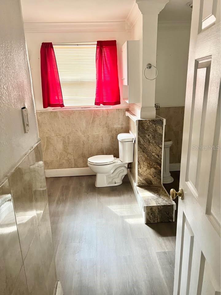 709 E CRENSHAW STREET