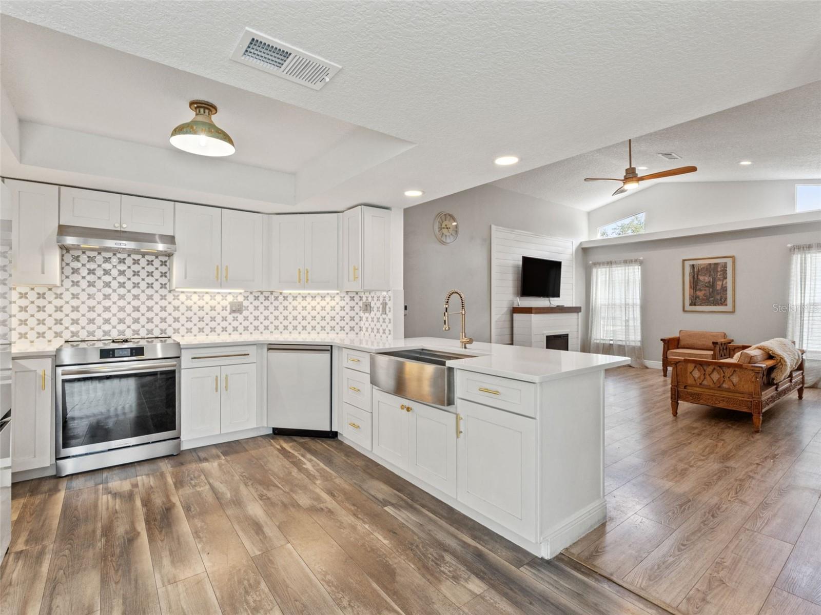 BERKELEY MANOR - Residential